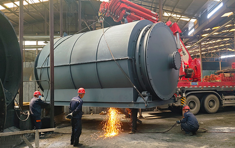 河北3臺(tái)油泥裂解轉(zhuǎn)爐到廠安裝中——河南東盈助力老廠煥新升級(jí)